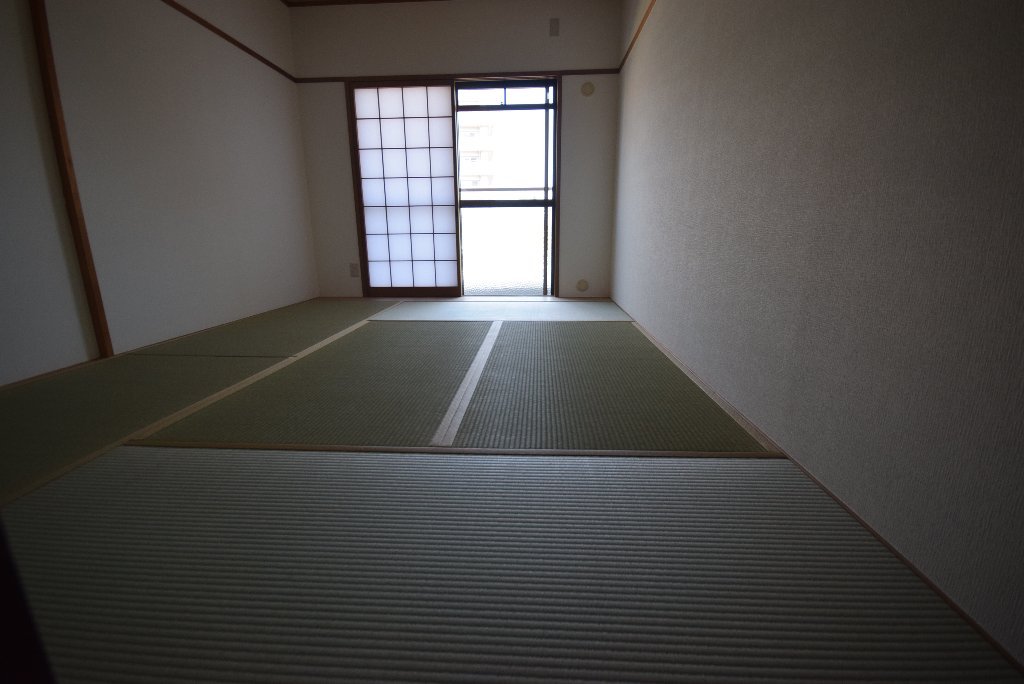 拡大写真：本町八幸ハイツ 2階203の和室