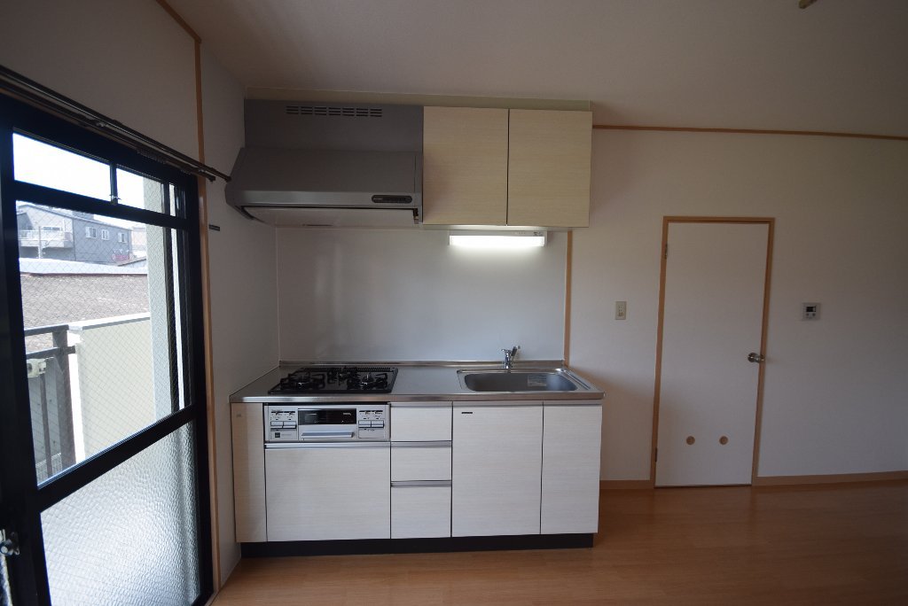拡大写真：本町八幸ハイツ 2階203のキッチン