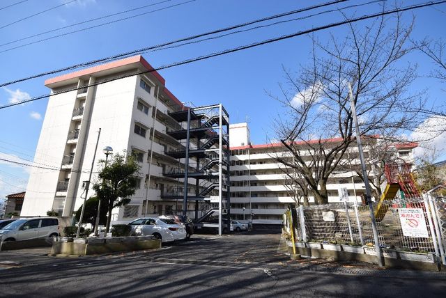 拡大写真：ぶどうヶ丘ハイツ 8階807の外観写真（昼）