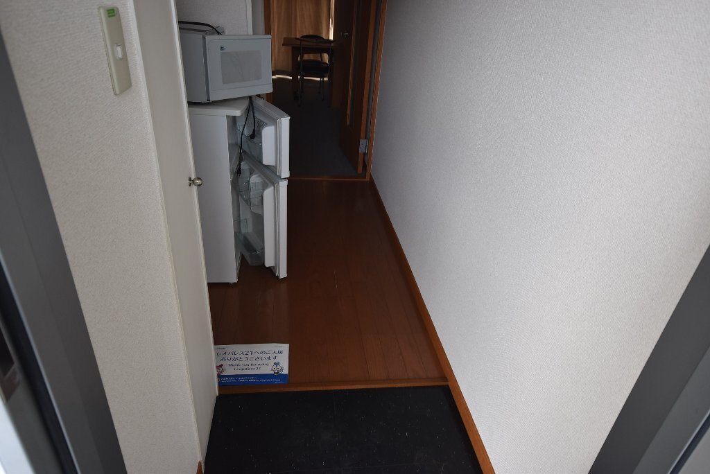 拡大写真：レオパレスグリチーネ 2階215の玄関