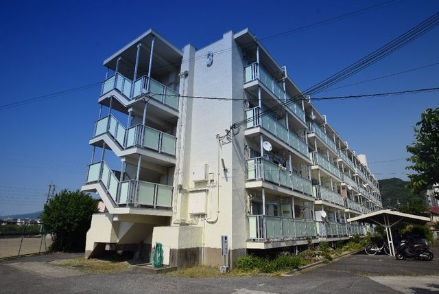 拡大写真：ビレッジハウス法善寺 4階2-409の外観写真（昼）