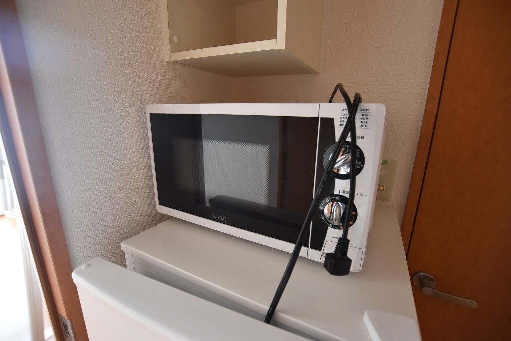 拡大写真：レオパレス東山本 1階106の電子レンジ
