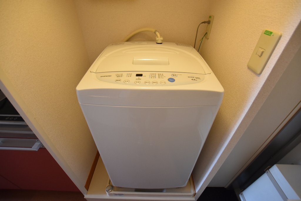 拡大写真：レオパレス東山本 1階106の洗濯機