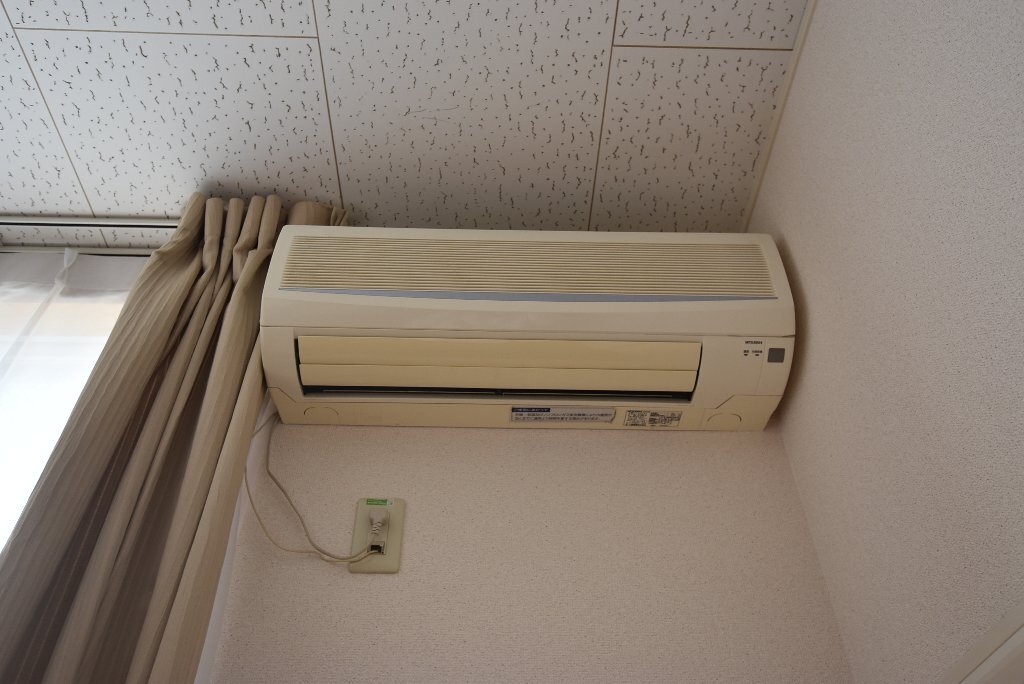 拡大写真：レオパレス東山本 1階106のエアコン