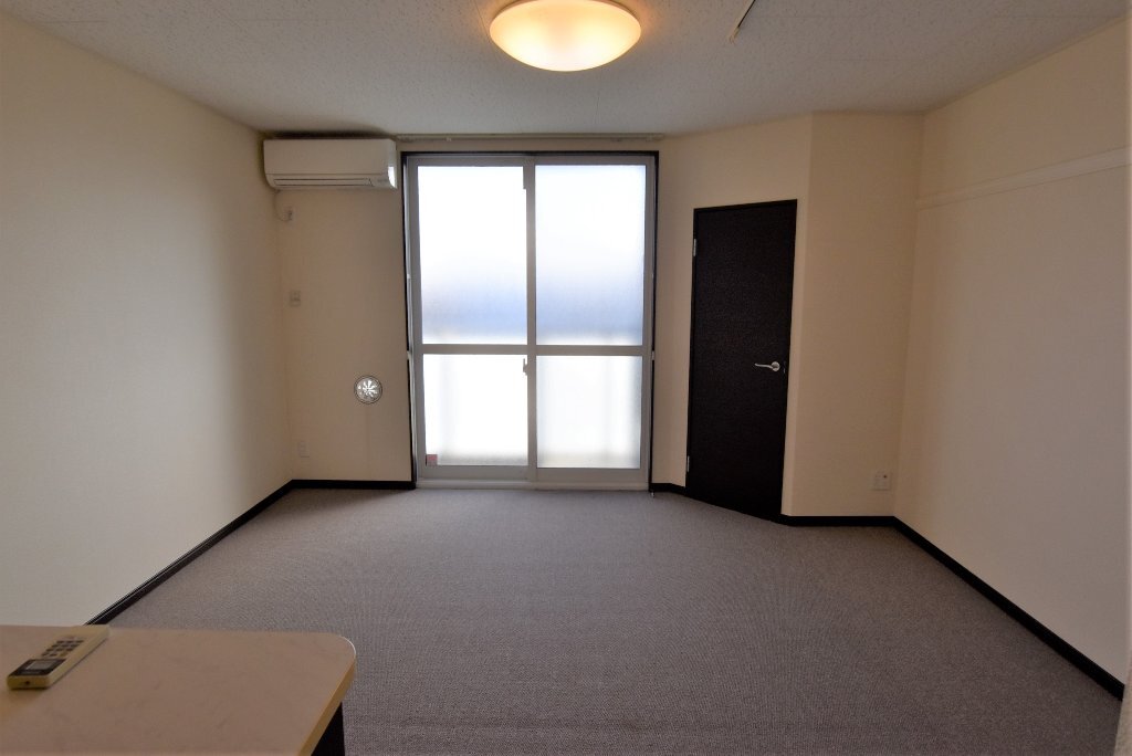 拡大写真：レオネクストエクレール北今市 3階304の室内