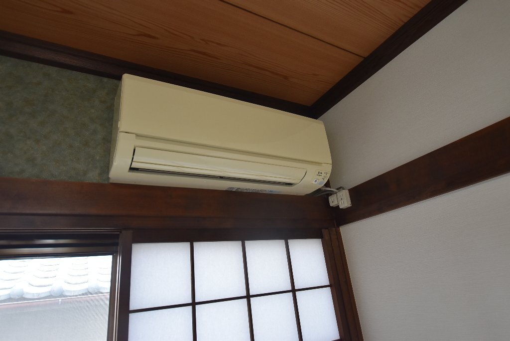 拡大写真：大和郡山市小泉町戸建貸家 2階1のエアコン