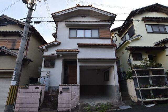 拡大写真：大和郡山市小泉町戸建貸家 2階1の外観写真（昼）