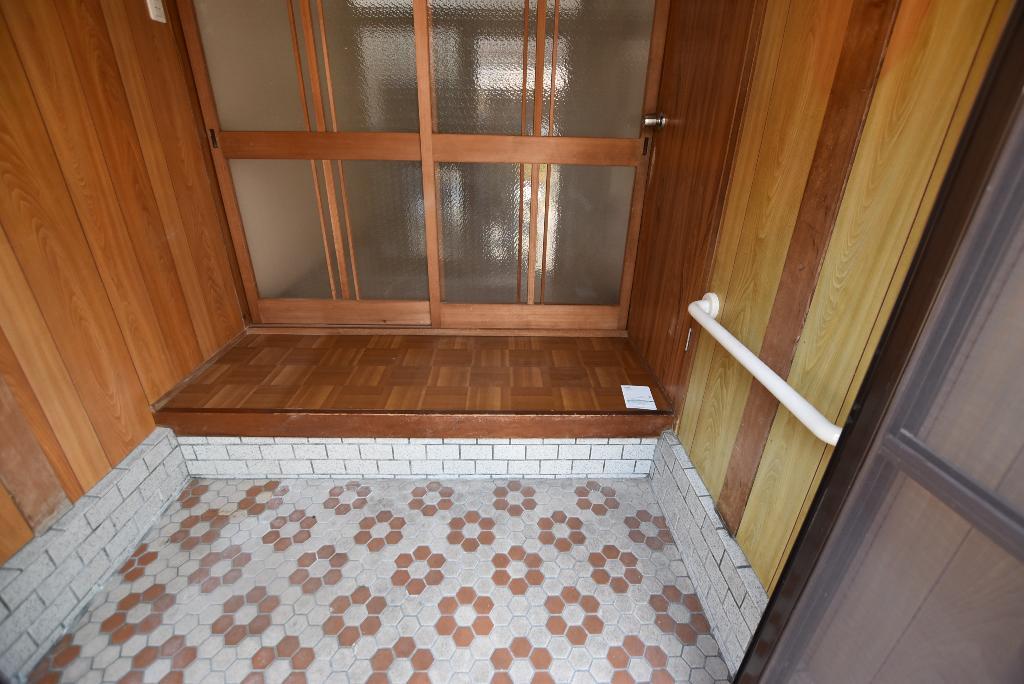 拡大写真：法善寺4丁目貸家 1の玄関