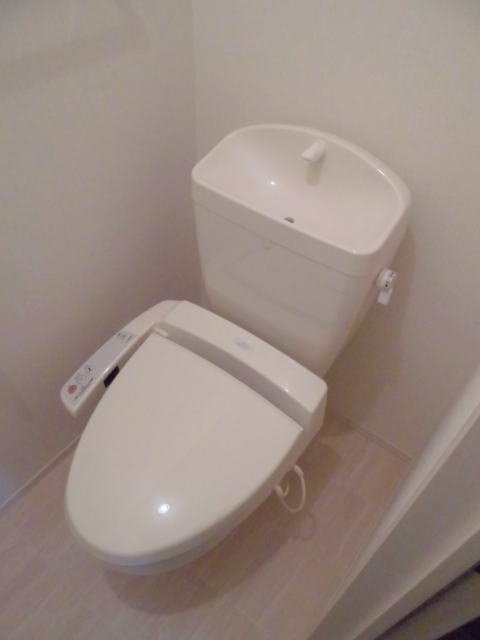 拡大写真：花多来館Ｃ 1階103のシャワー付トイレ