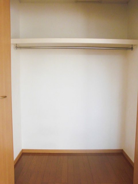 拡大写真：マウンテンビュー池田 2階202のクローゼット