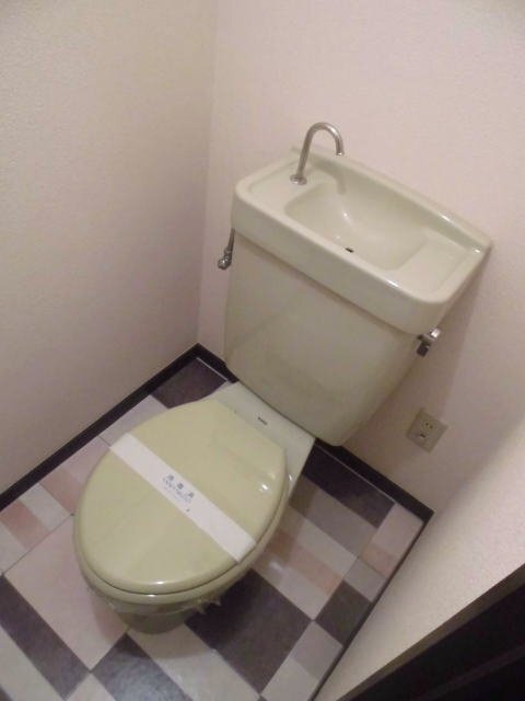 拡大写真：クレベール皇后崎 9階502のトイレ