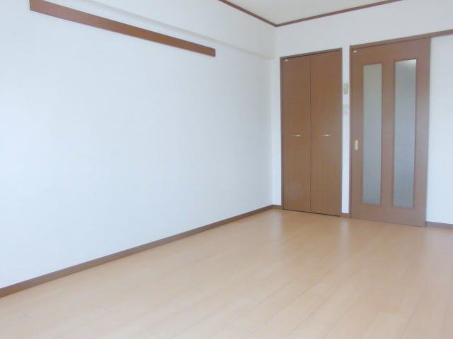 拡大写真：カンフィデンス三ヶ森 2階205の洋室