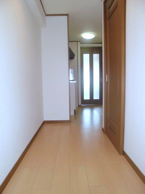 拡大写真：カンフィデンス三ヶ森 2階205の廊下