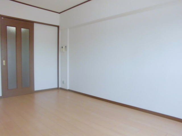 拡大写真：カンフィデンス三ヶ森 2階205の洋室