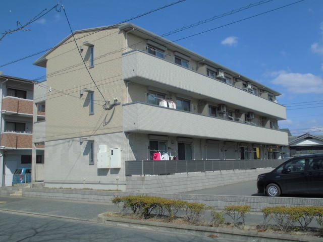 拡大写真：リアン ド ファミーユ A 1階105の外観写真（昼）