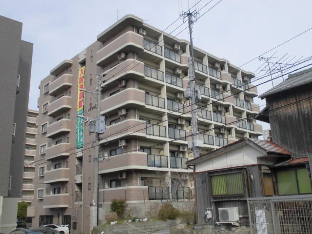 拡大写真：アーバンハイツ南台 6階610の外観写真（昼）