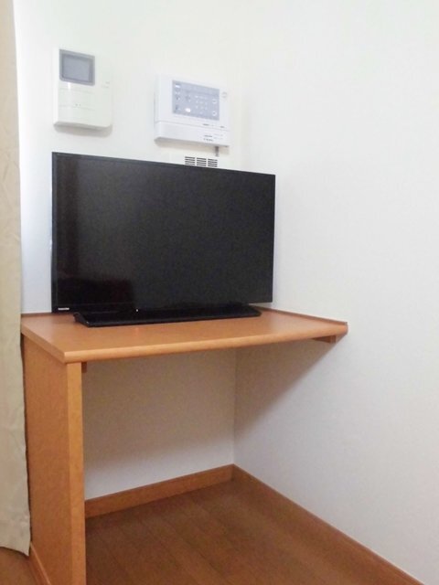 拡大写真：レオパレス グランドゥール綾 2階201のテレビ