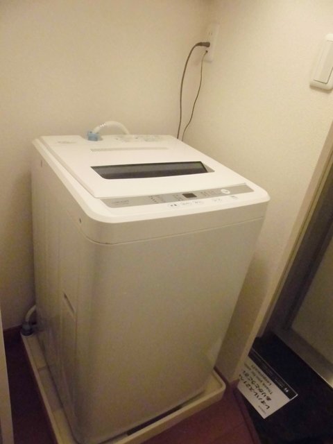 拡大写真：レオパレス グランドゥール綾 2階205の洗濯機