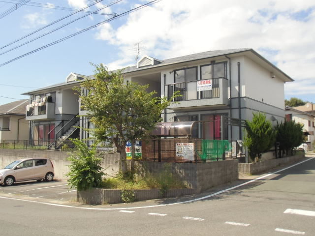拡大写真：ハイツ新町 2階201の外観写真（昼）