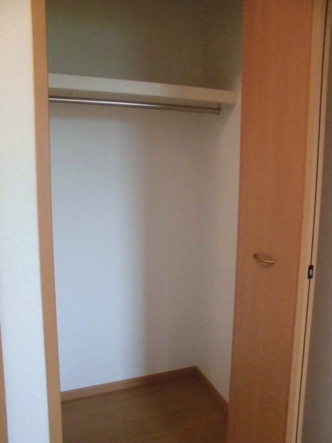 拡大写真：アルベロ 2階205のリビング収納