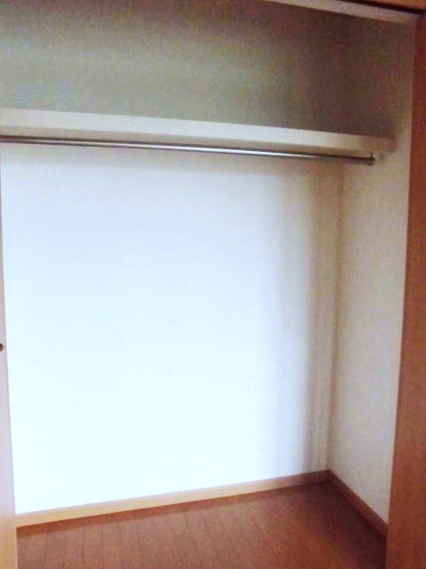 拡大写真：アルベロ 2階205のクローゼット