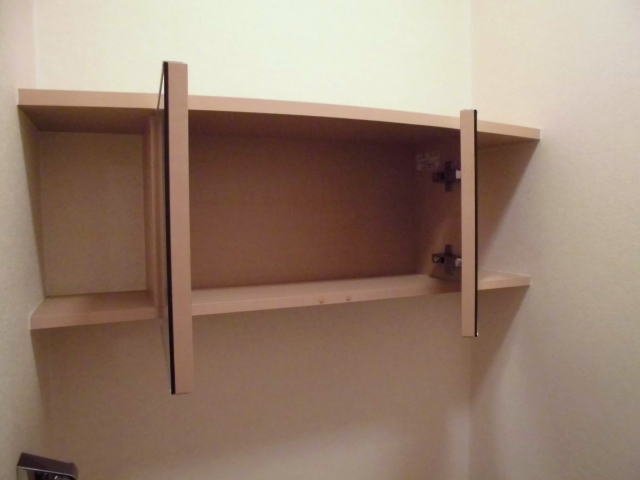 拡大写真：ミュールこが 1階102のトイレ収納