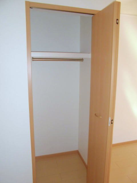 拡大写真：ランドコア木屋瀬 2階201のリビング収納