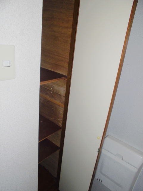 拡大写真：シルクハイツ 2階102の下駄箱