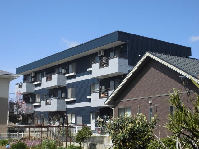 拡大写真：ロジュマン本城 2階203の外観写真（昼）