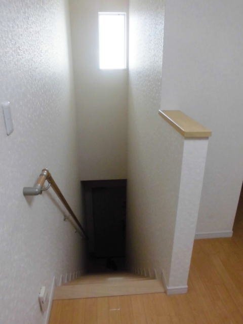 拡大写真：アドヴァンス青山 2階205の階段