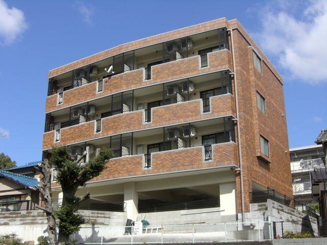 拡大写真：ジュウィール西王子 3階303の外観写真（昼）
