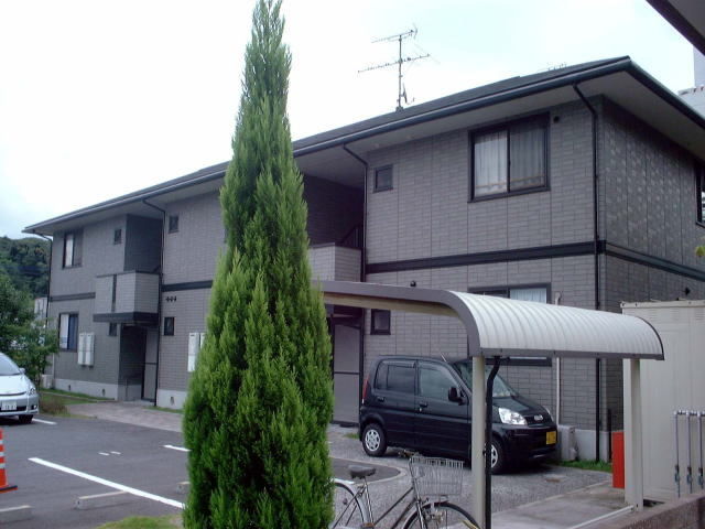 拡大写真：ロイヤルガーデン芳賀Ｃ 1階103の外観写真（昼）