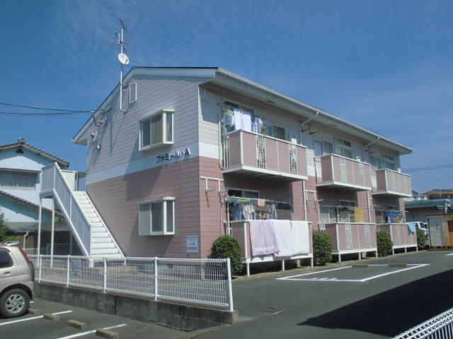 拡大写真：ファミールＡ 1階102の外観写真（昼）