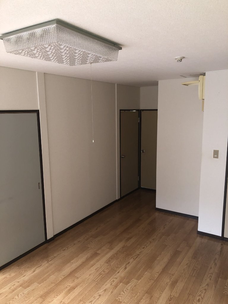 拡大写真：東近江市建部日吉町 2階203のリビング