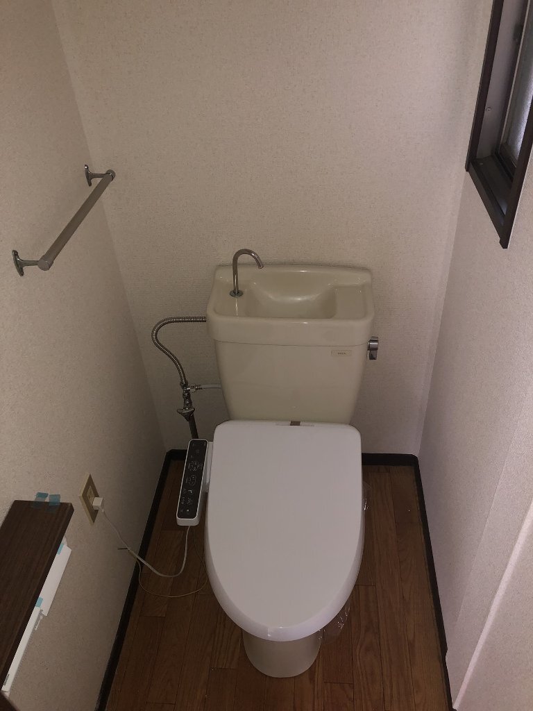 拡大写真：東近江市建部日吉町 2階203のトイレ
