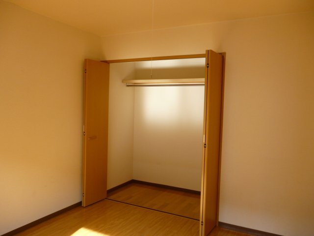 拡大写真:東近江市中小路町 1階103のクローゼット