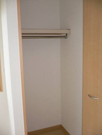 拡大写真:東近江市佐野町 2階202のクローゼット
