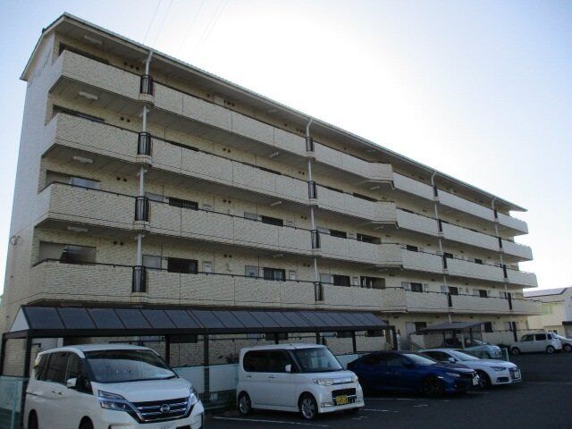 拡大写真：東近江市山路町 3階101の外観写真（昼）