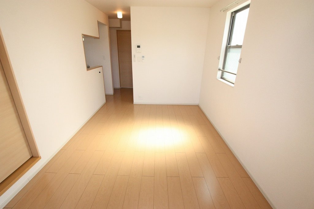 拡大写真：福山市新浜町１丁目 2階201のリビング