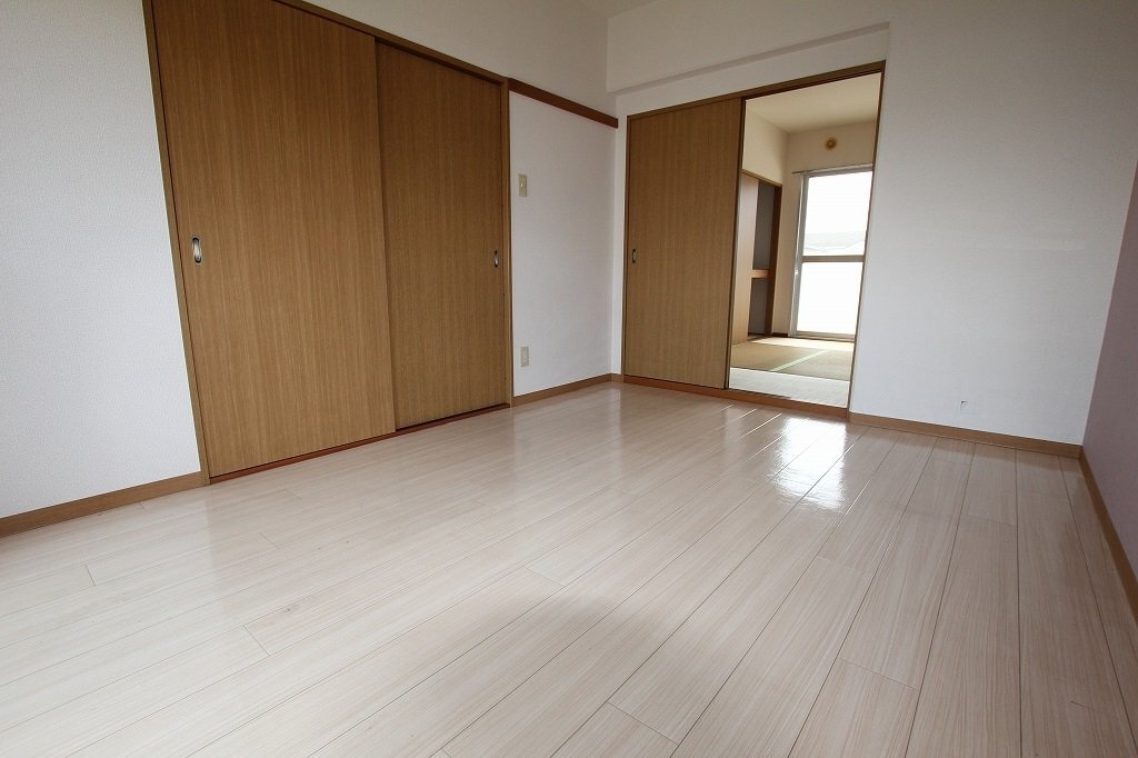 拡大写真:府中市中須町 3階301の寝室