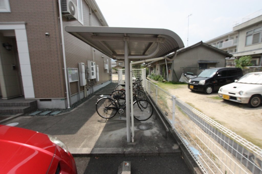 拡大写真:福山市沖野上町3丁目 2階201の駐輪場
