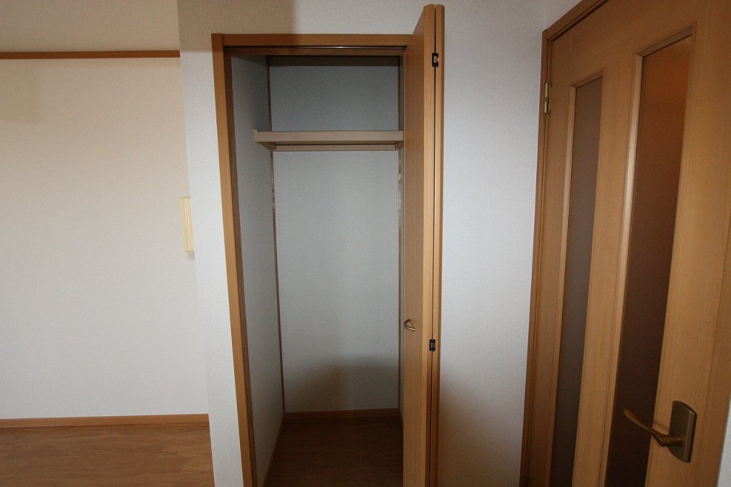 拡大写真:福山市沖野上町3丁目 2階201のクローゼット