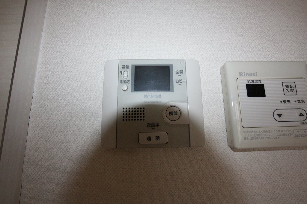拡大写真:福山市港町2丁目 1階201のカメラ付インターホン