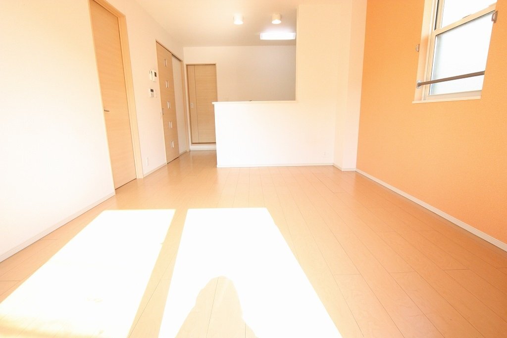 拡大写真：福山市神辺町字上御領 2階201のリビング