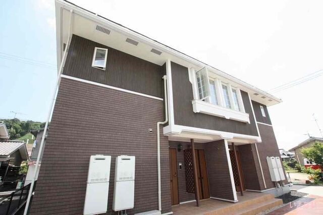 拡大写真：福山市神辺町字上御領 2階201の外観写真（昼）