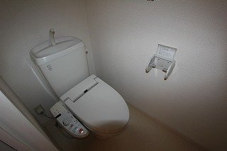 拡大写真:福山市曙町6丁目 1階102のシャワー付トイレ