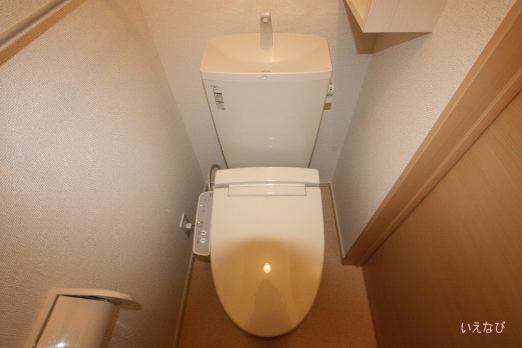 拡大写真：福山市新涯町２丁目 1階101のシャワー付トイレ