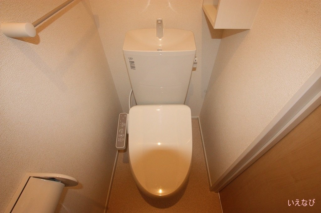 拡大写真:福山市津之郷町大字加屋 1階102のシャワー付トイレ