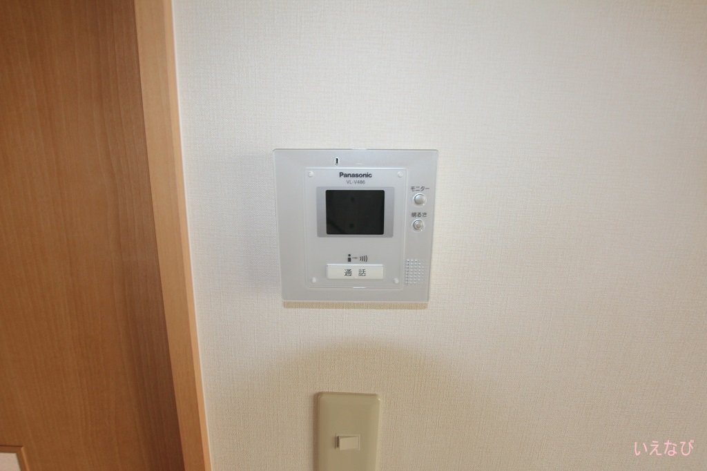 拡大写真:福山市駅家町大字万能倉 1階102のカメラ付インターホン
