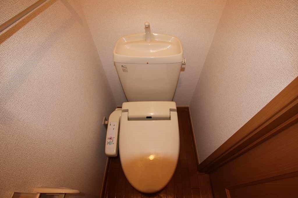 拡大写真:福山市駅家町大字近田 2階203のシャワー付トイレ